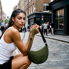 Moon Bag Axelväska i Manchester – Halvmåneformad Crossbody, Justerbar Rem -Grön