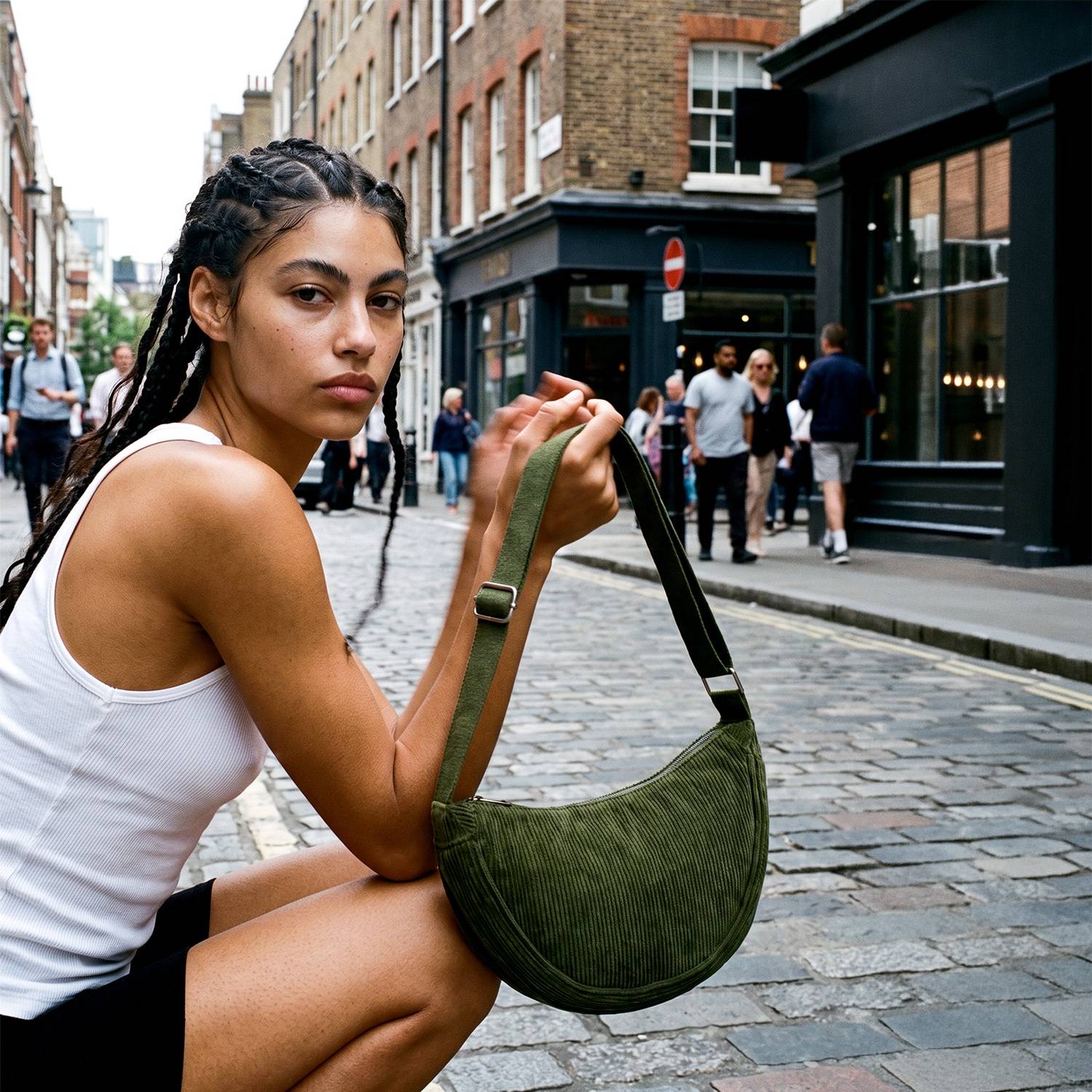 Moon Bag Axelväska i Manchester – Halvmåneformad Crossbody, Justerbar Rem -Grön