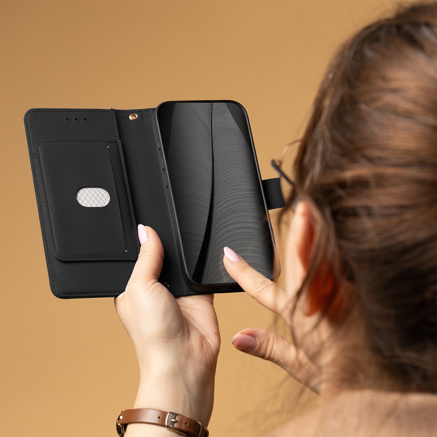 Smart Triangle iPhone 18 Pro / iPhone 17 Pro Plånboksfodral – Svart