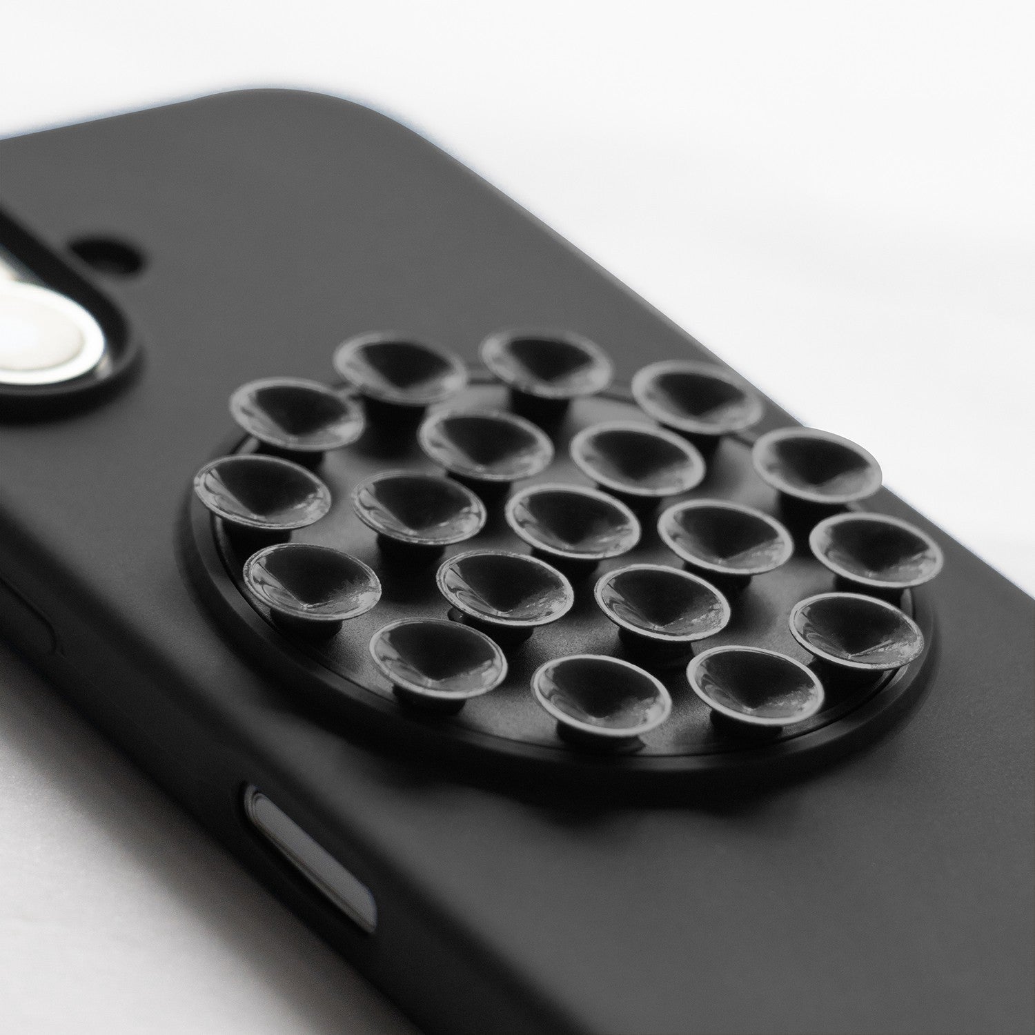 iPhone 16 - Silikonskal med Sugpropp - Svart